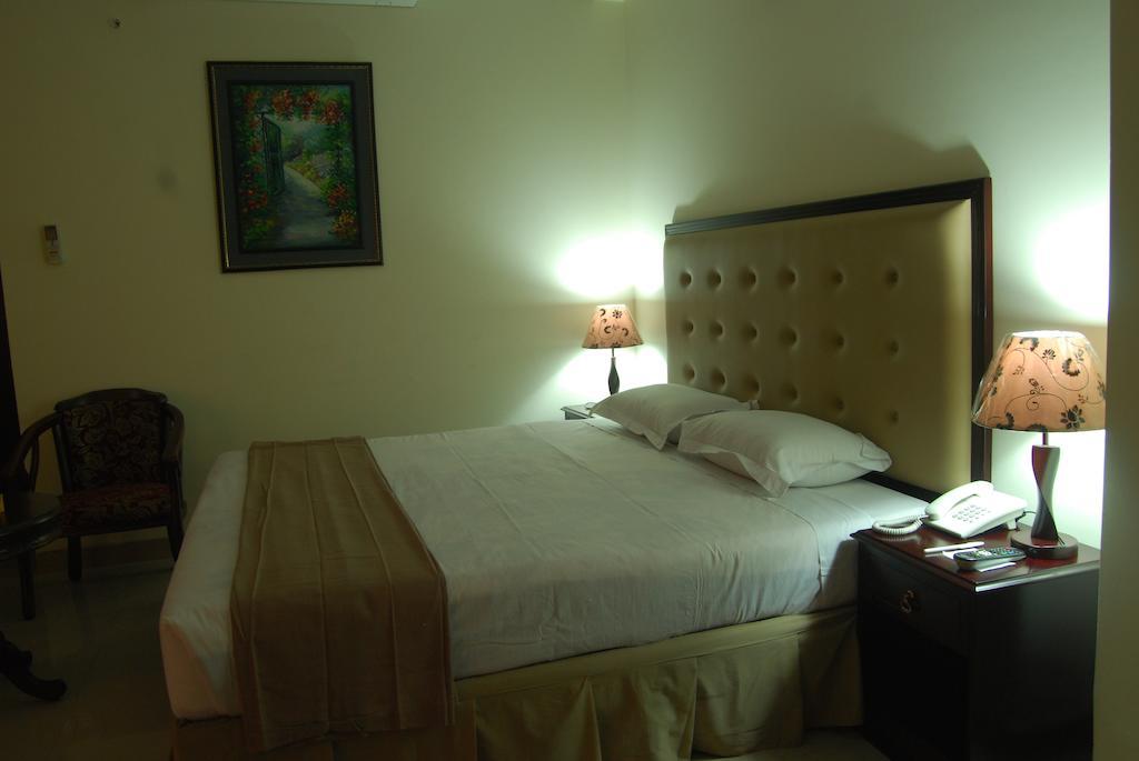 Hotel Ambassador Residency Chittagong Zimmer foto