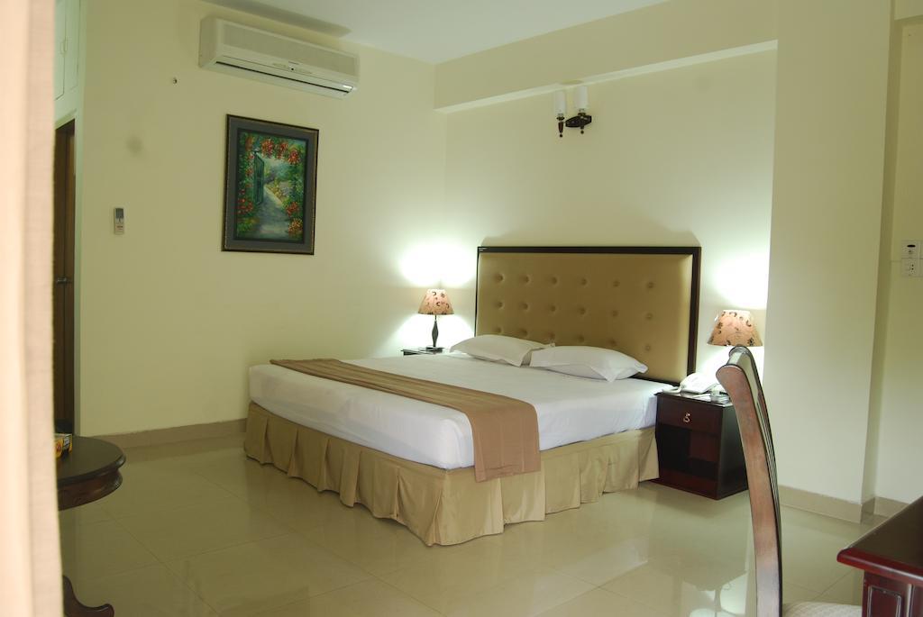 Hotel Ambassador Residency Chittagong Zimmer foto
